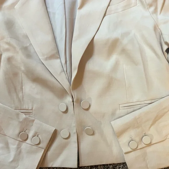 Paige Argentina Blazer in Ecru, Size 8. Double breasted, Cropped Cream Blazer. - Picture 3 of 6